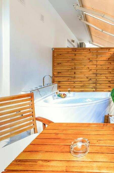 Lux Studio 11 With Yard In The Heart Of Athens Apartment Екстериор снимка